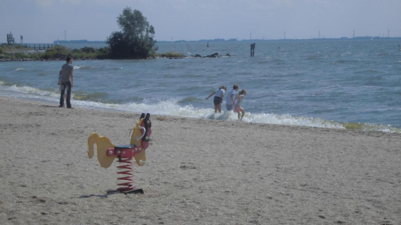 Vakantiepark T Urkerbos - Blokhutje Kültér fotó